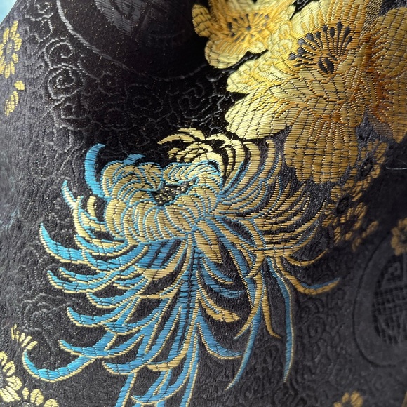 Embossed Chinese silk pouch - Picture 4 of 7